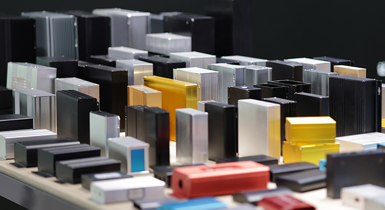 问：铝合金机箱外壳定制服务需要多少费用，如果获得报价？