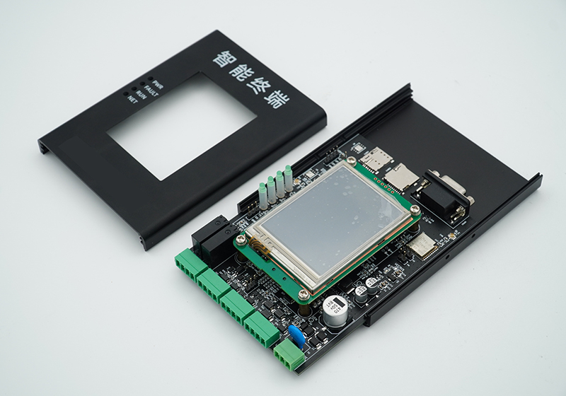 为什么定制电子设备铝外壳时，客户最好提供PCB板实物给厂家测量？—永锢壳体