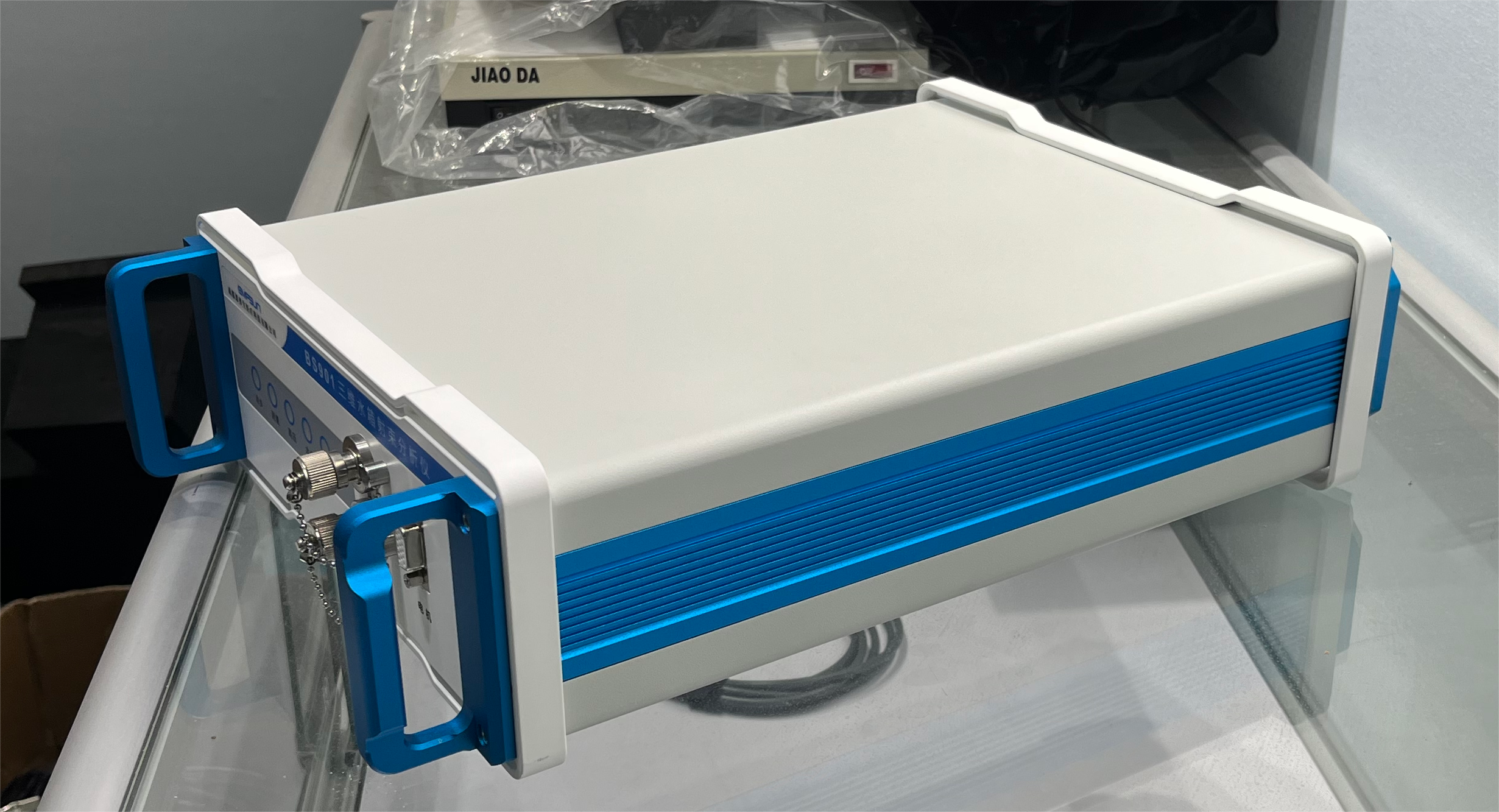 铝合金机箱喷涂白色 <a href= target='_blank'>铝合金机箱</a>喷涂白色