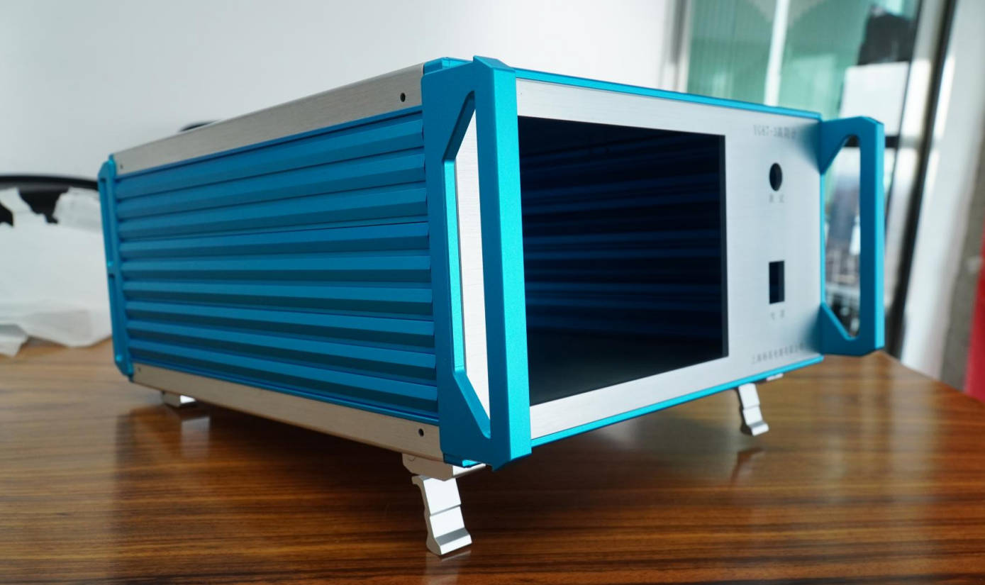 <a href= target='_blank'>铝合金机箱</a>，D系列带机脚机箱